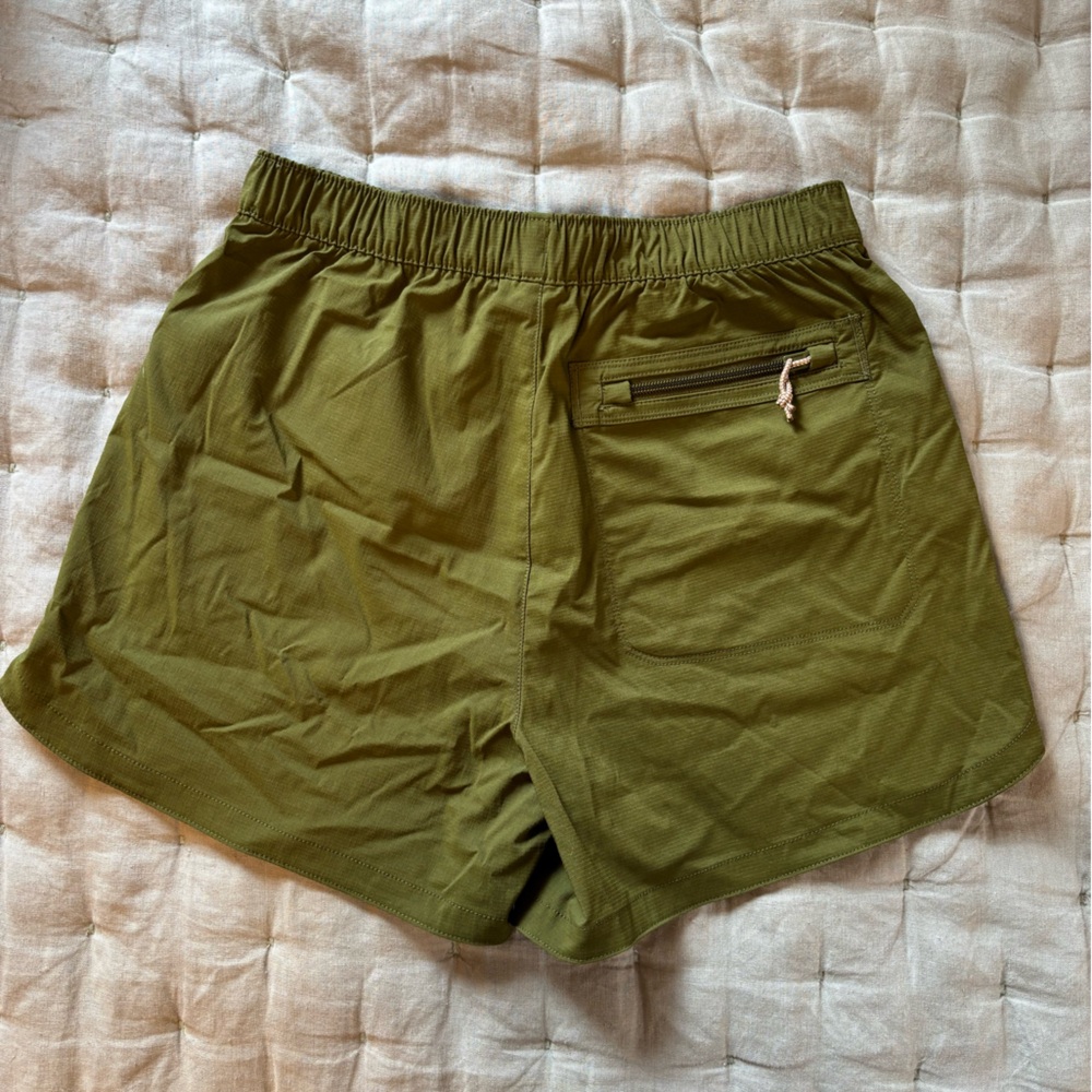 NWT - The North Face Olive Green Elastic-Waist Shorts - Picture 3 of 3